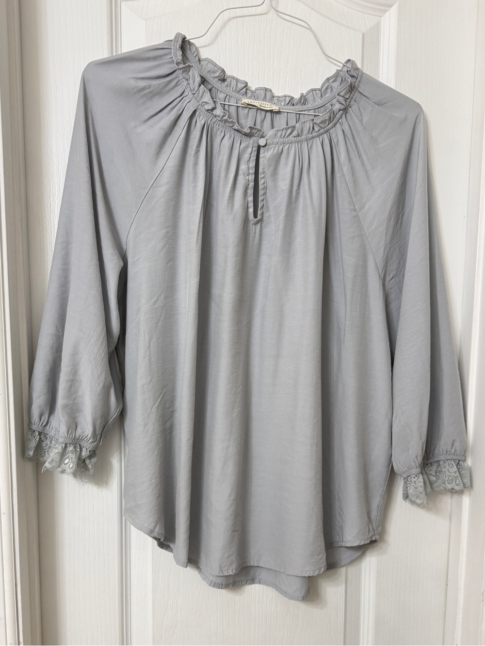 Lovestitch grey keyhole button flowy peasant 3/4 sleeves elastic lace size L
